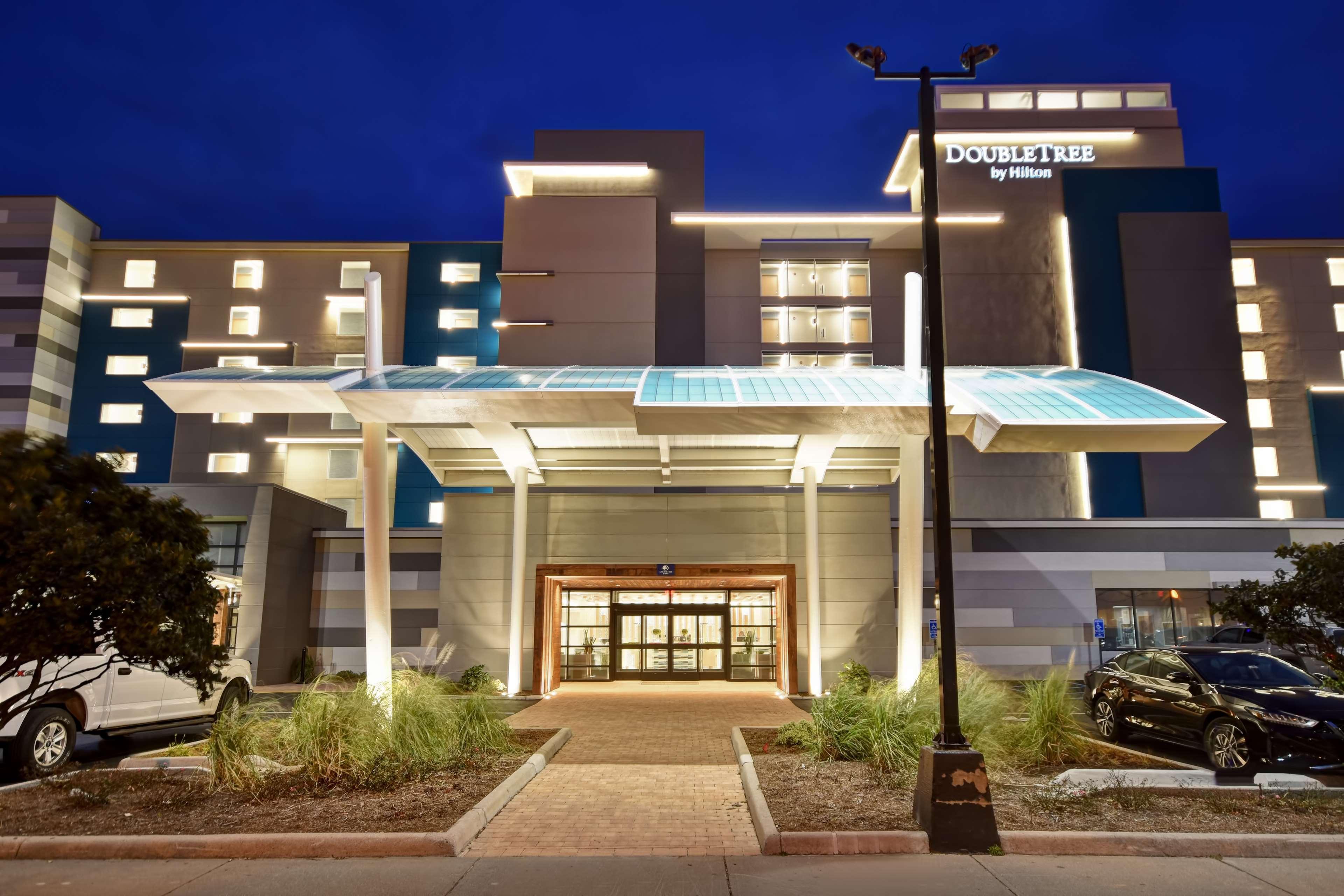 Doubletree By Hilton Oceanfront Virginia Beach Hotel Exterior photo