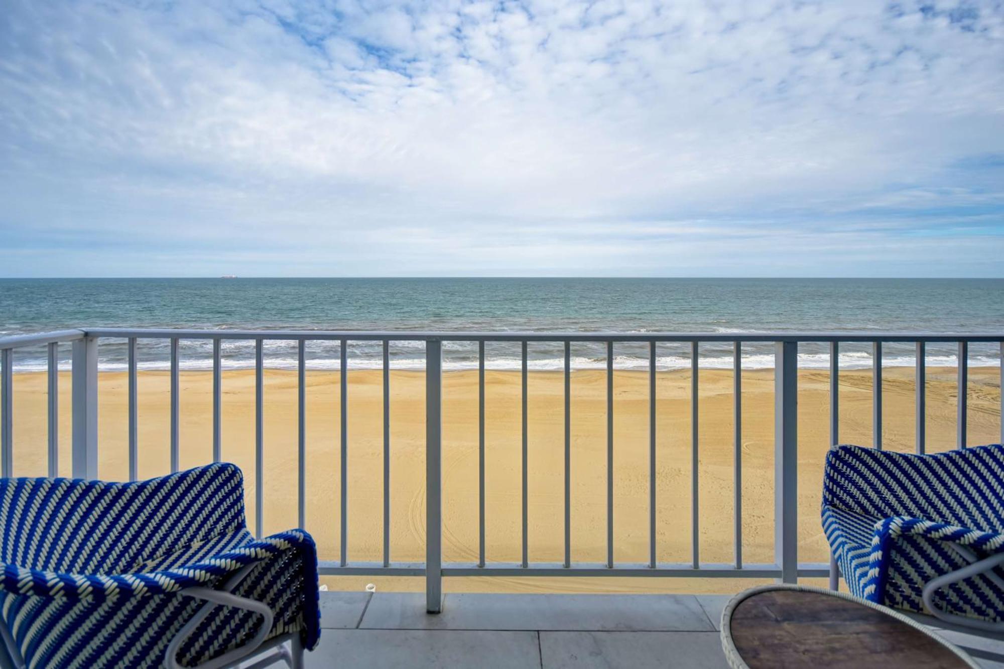 Doubletree By Hilton Oceanfront Virginia Beach Hotel Exterior photo